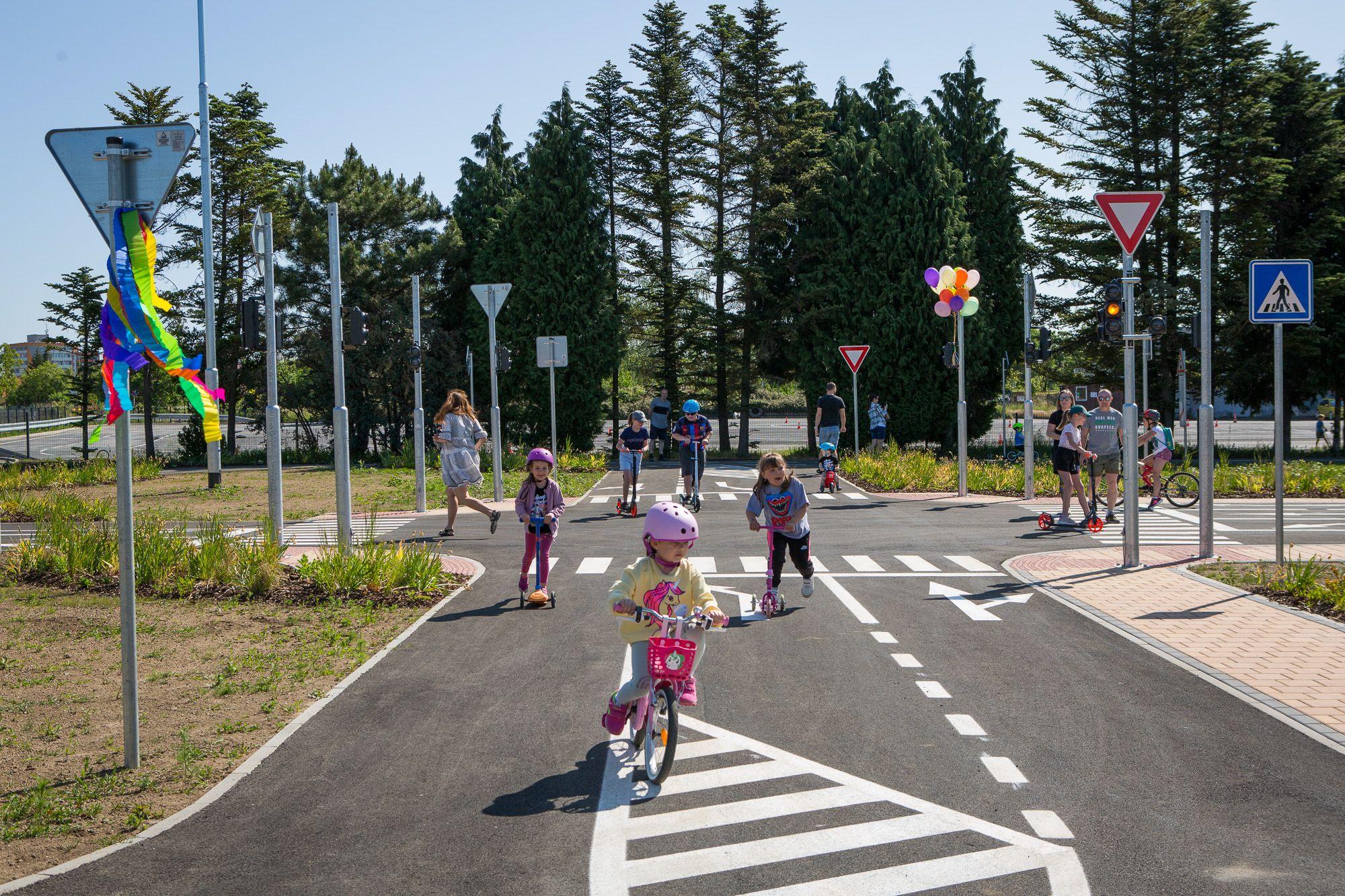Modernizované dopravní hřiště v Chomutově přivítalo první školáky