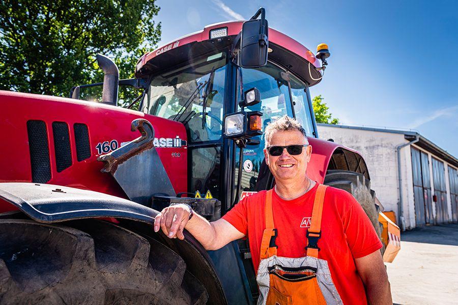 Josef Kaválek pracuje na pobočce firmy pro údržbu silnic v Novém Strašecí již 37 let.